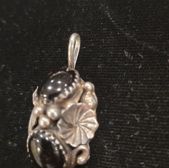 Navajo Sterling Silver Pendant Black Stone Aaron Anderson "AA" 1.25" - Picture 2 of 7